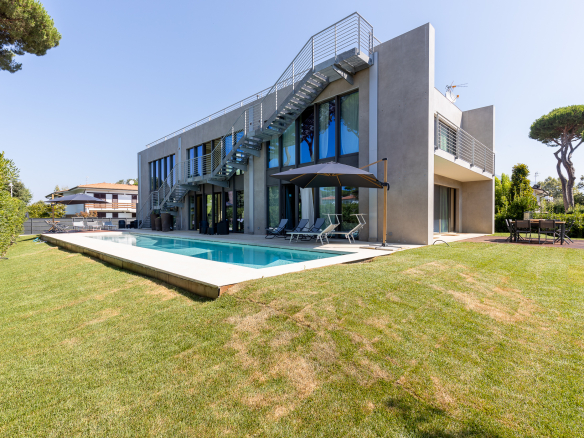 MARINA DI PIETRASANTA – VILLA CONTEMPORANEA